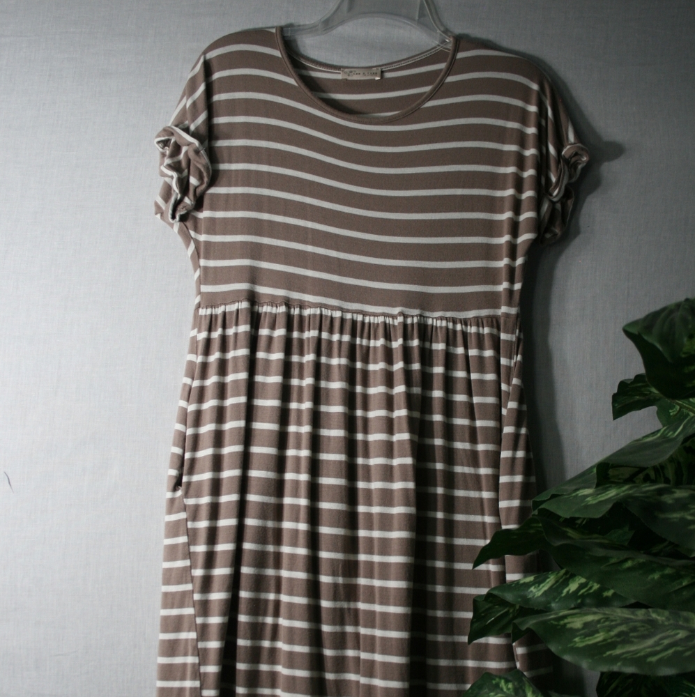 TEA N ROSE tan striped dress with pockets